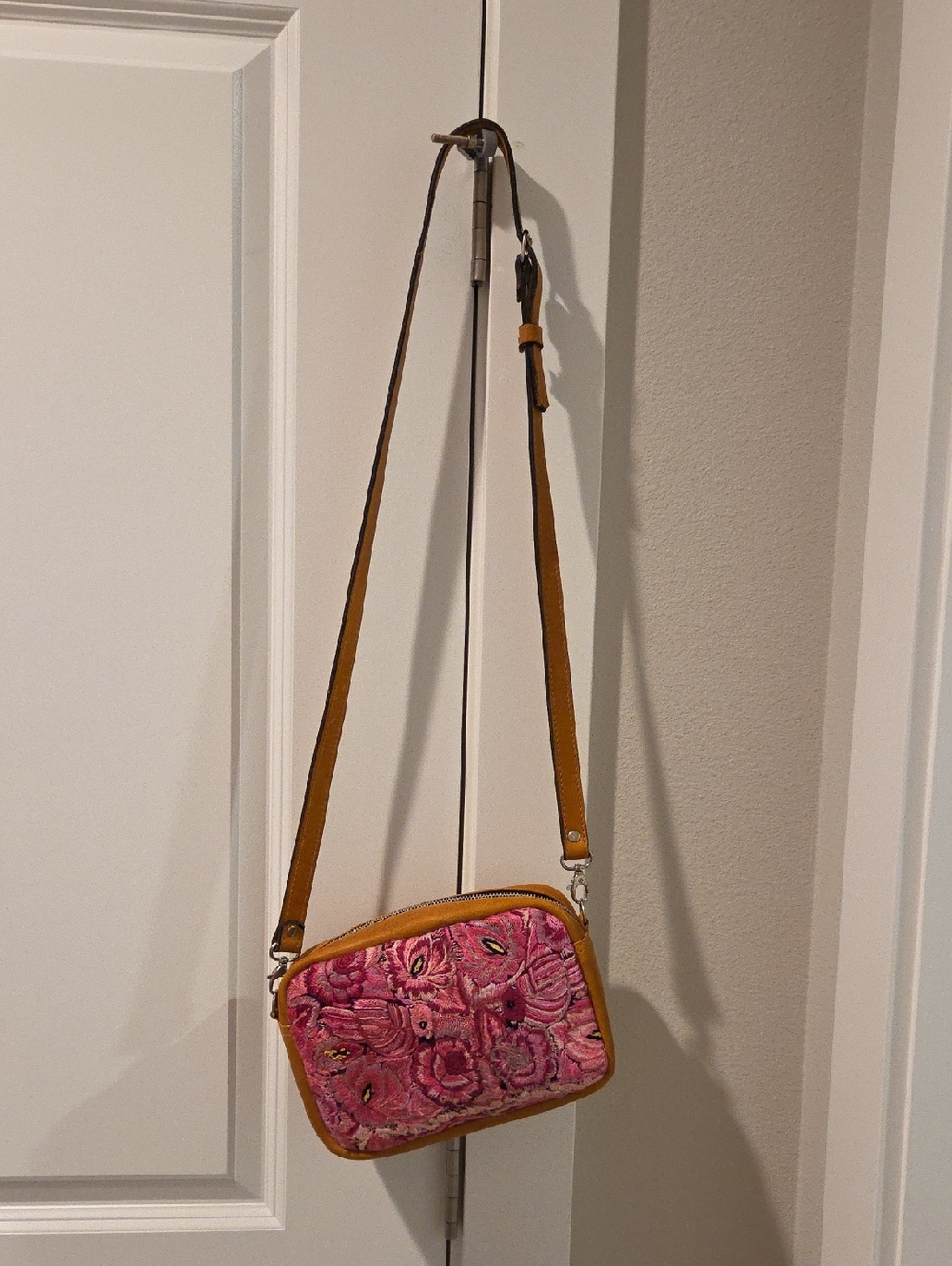 Tipico Tico Crossbody Bag